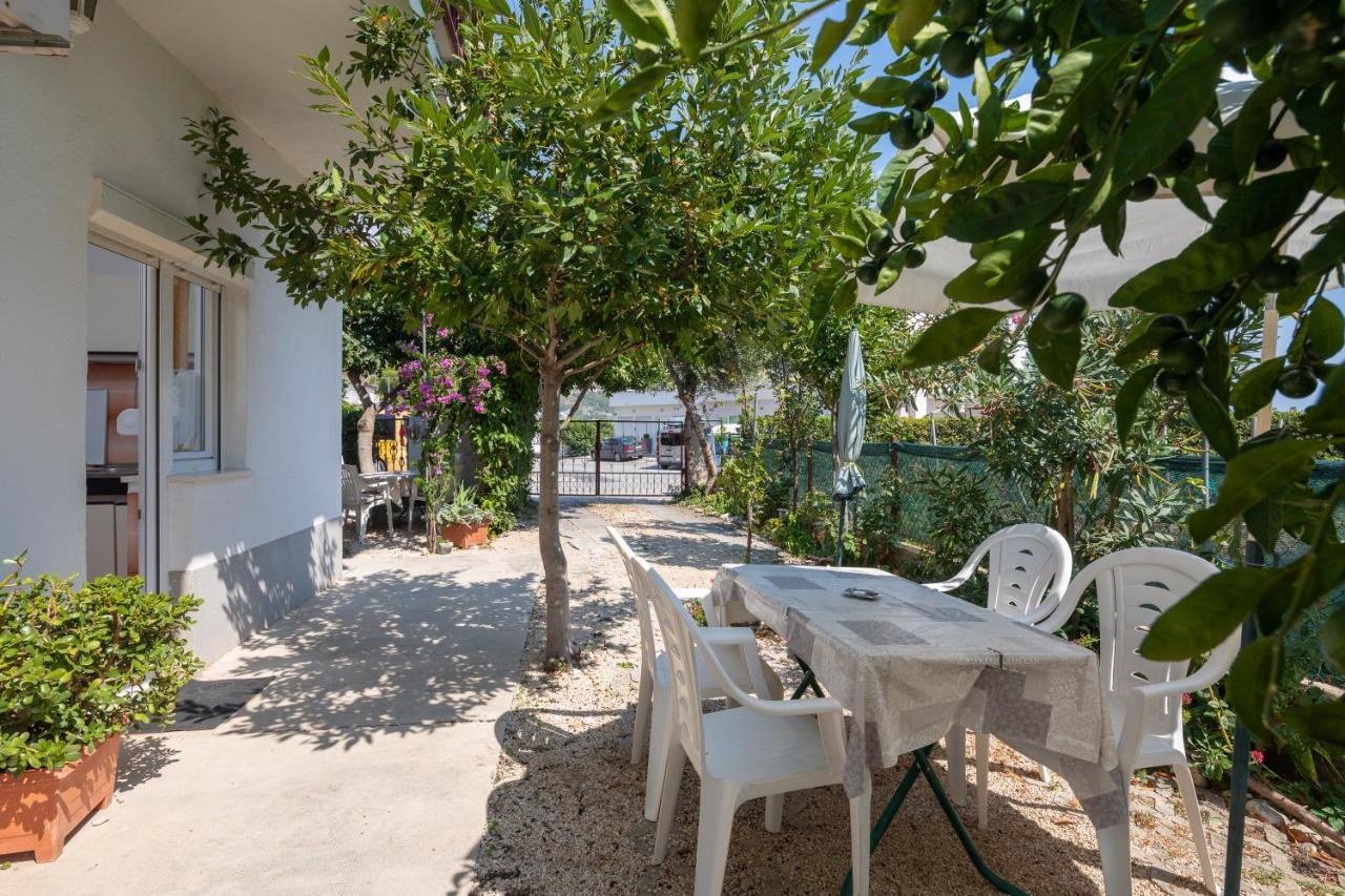 Apartments Near Beach Babic Сплит Экстерьер фото